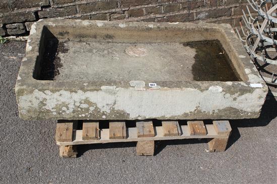 Stone trough(-)